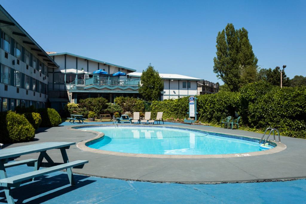 Howard Johnson By Wyndham Nanaimo Harbourside Bagian luar foto