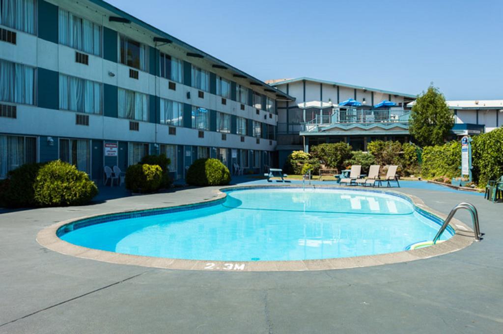 Howard Johnson By Wyndham Nanaimo Harbourside Bagian luar foto