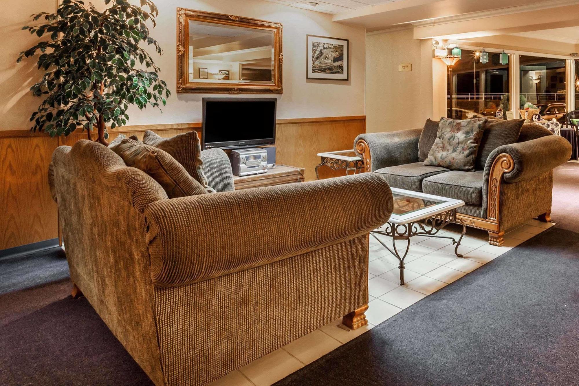 Howard Johnson By Wyndham Nanaimo Harbourside Bagian luar foto