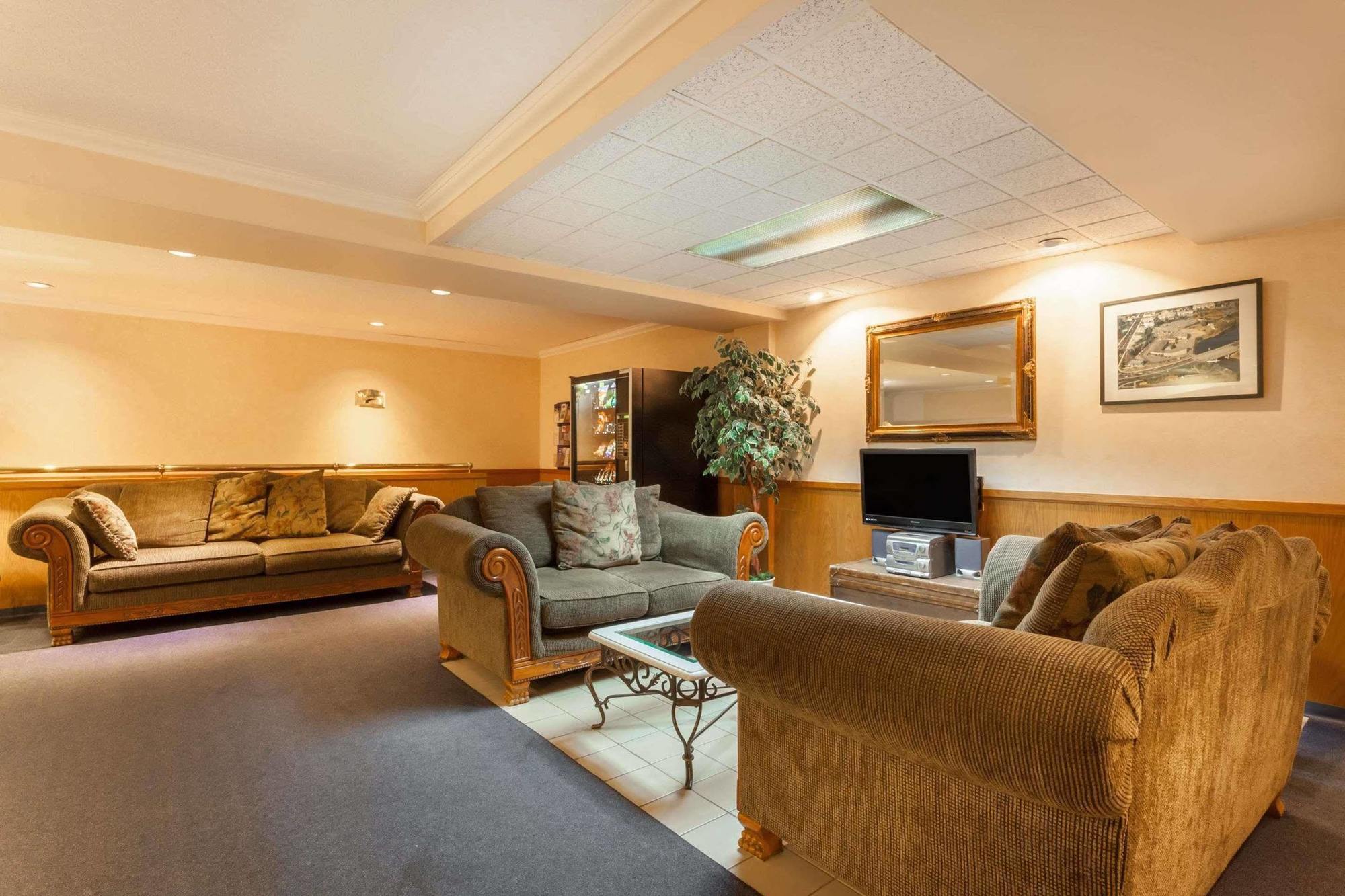 Howard Johnson By Wyndham Nanaimo Harbourside Bagian luar foto