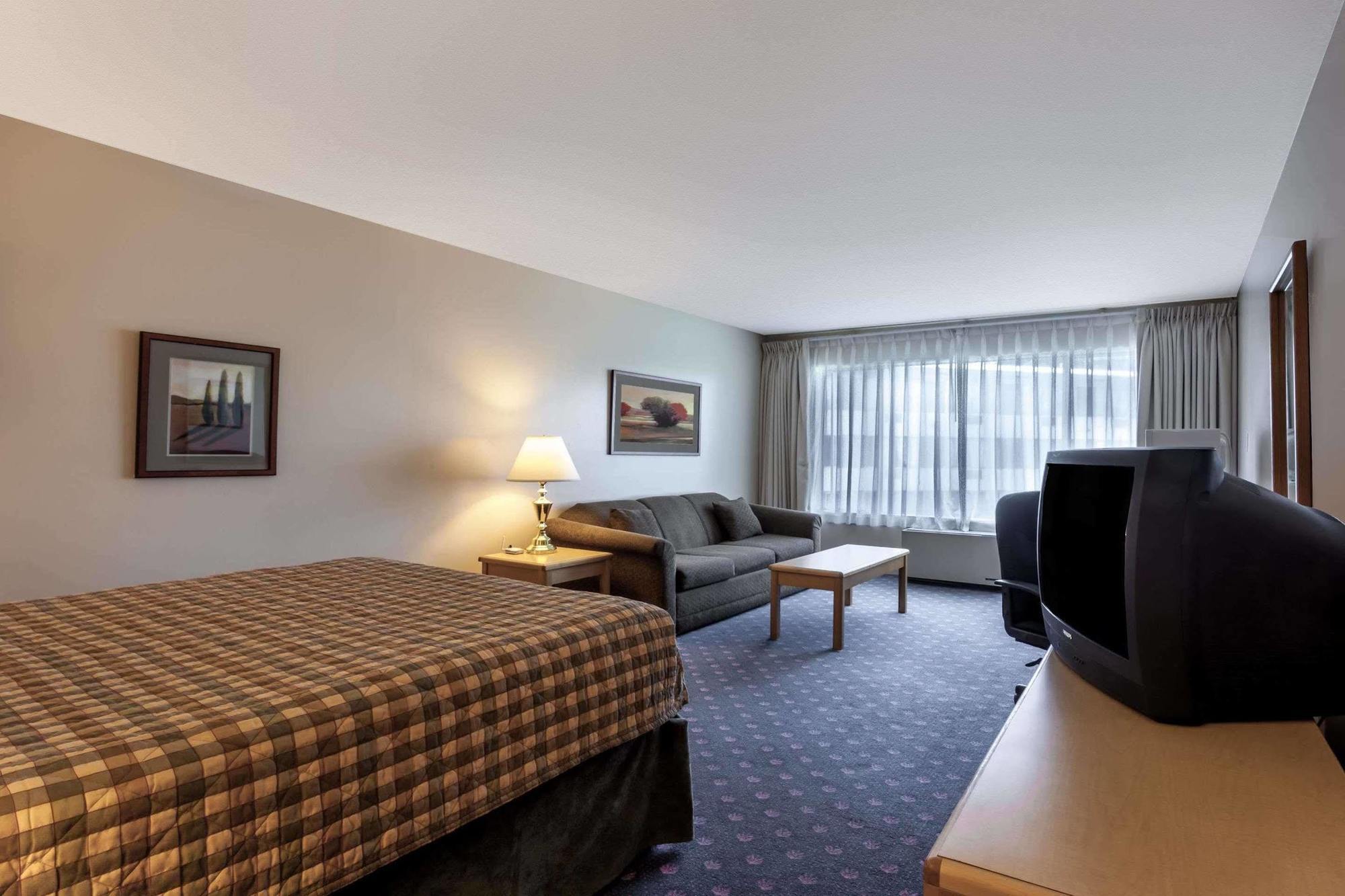 Howard Johnson By Wyndham Nanaimo Harbourside Bagian luar foto