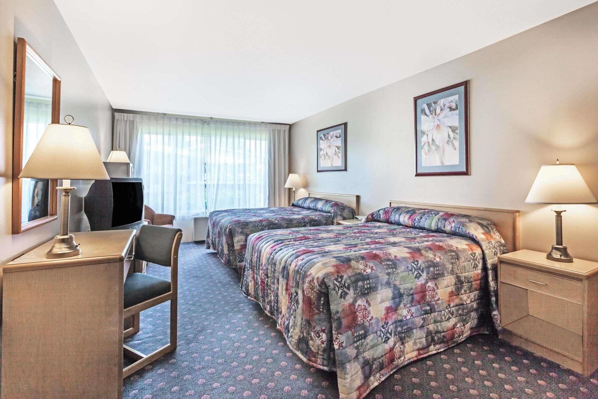 Howard Johnson By Wyndham Nanaimo Harbourside Bagian luar foto