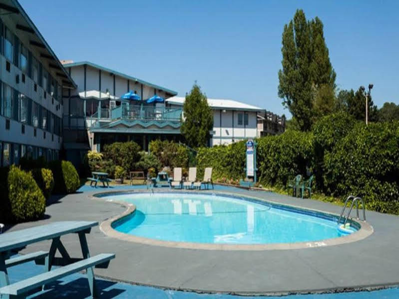 Howard Johnson By Wyndham Nanaimo Harbourside Bagian luar foto