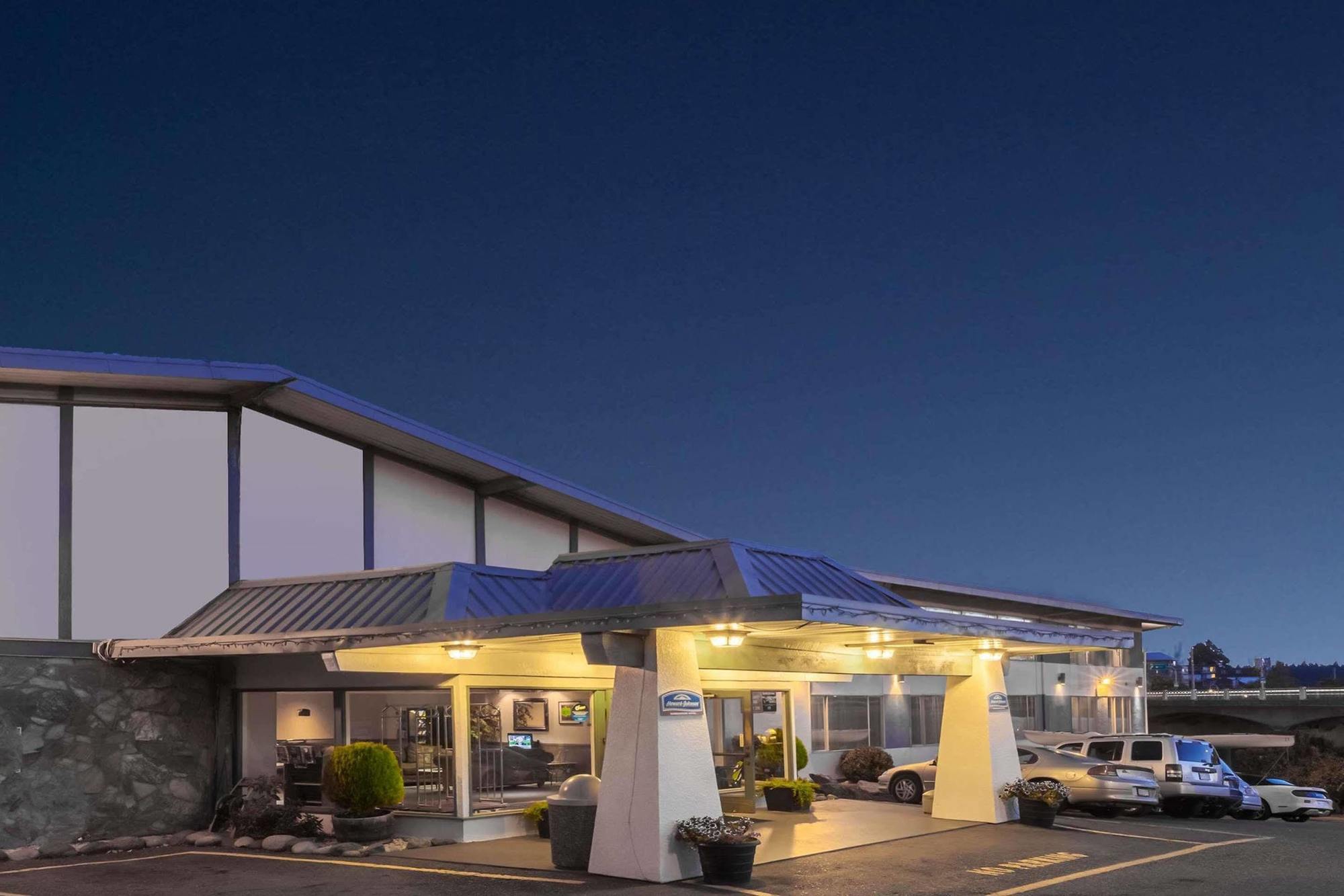 Howard Johnson By Wyndham Nanaimo Harbourside Bagian luar foto