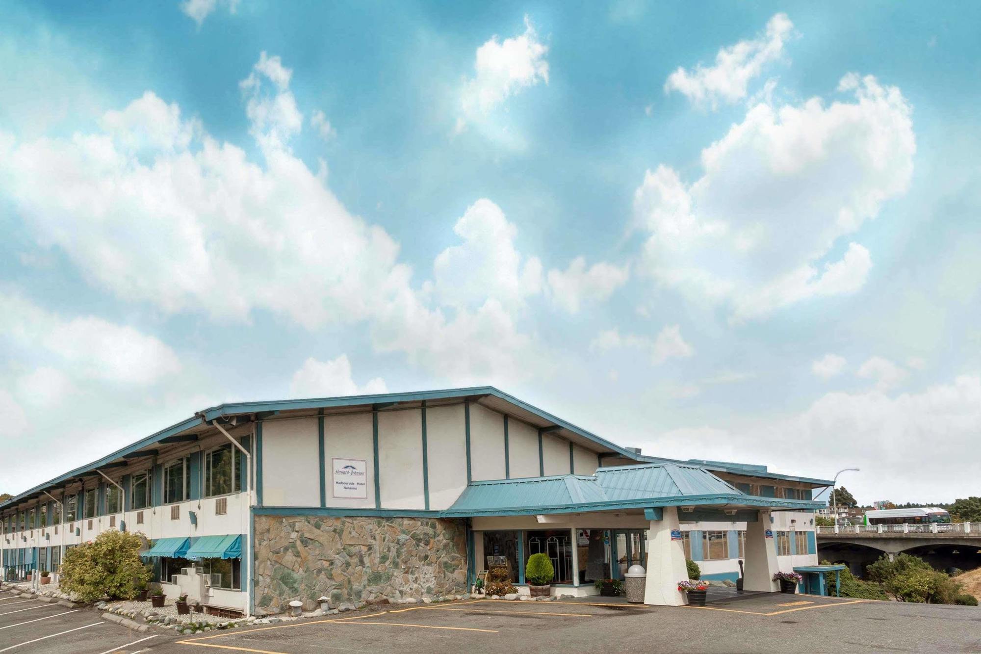 Howard Johnson By Wyndham Nanaimo Harbourside Bagian luar foto